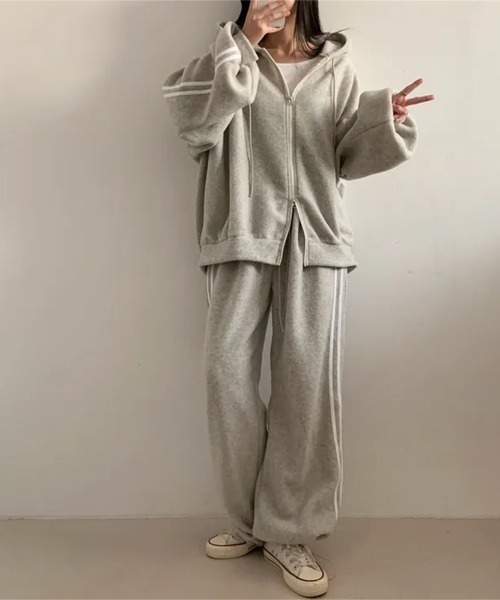 LETee(レティー)の「サイドラインパンツ&ジップパーカー/セットアップ(パーカー・レディース・ライトグレー/ブラック/グレー・FREE)」の4枚目の写真