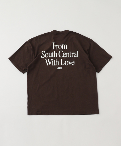 WISM(ウィズム)の「【BRICKS & WOOD/ブリックスアンドウッド】 From South Central w/Love Te FSCWL(Tシャツ/カットソー・メンズ・ブラウン・X-LARGE/LARGE/MEDIUM)」の2枚目の写真