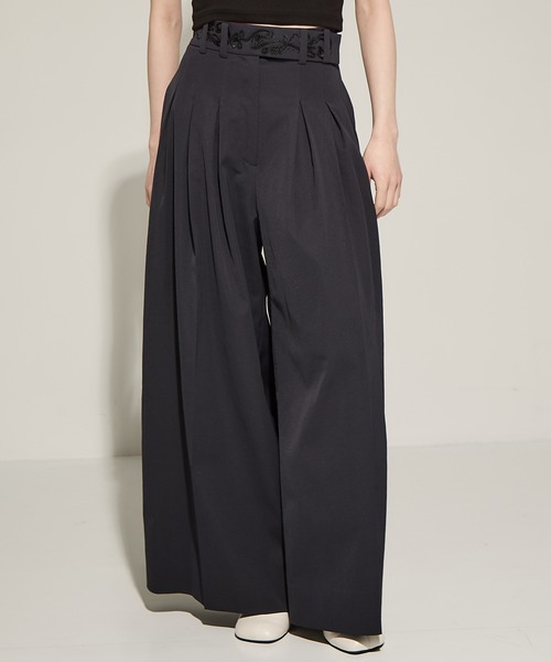 MURRAL（ミューラル）の「【MURRAL/ミューラル】Cucurbita embroidered wide slacks/エンブロイダリーワイドスラックスパンツ（スラックス・レディース・ブラック/ホワイト・1/2）」の2枚目の写真
