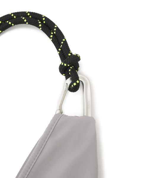 OUTDOOR PRODUCTS（アウトドアプロダクツ）の「【OUTDOOR PRODUCTS meet j.n.r.d】別注/トライアングルデザインドショッパー（ハンドバッグ・メンズ・ブラック/ネイビー/ライトグレー・FREE）」の6枚目の写真