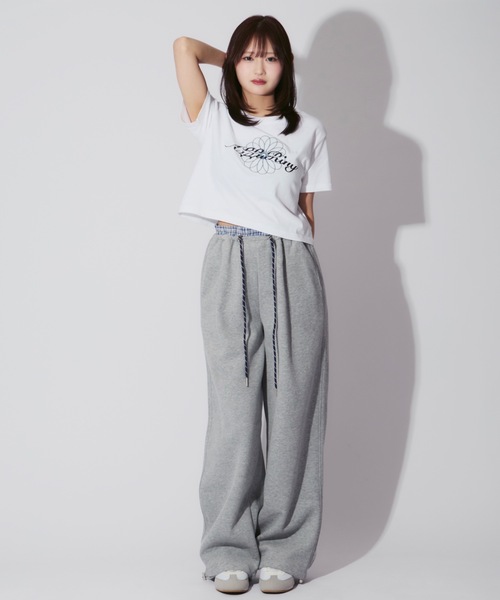 ALLuRing ChaRm(アリュリングチャーム)の「Flower Short SS T-shirt / 花柄刺繍ショート丈ミニT チビT(Tシャツ/カットソー・レディース・ブラック/ホワイト・FREE)」の16枚目の写真