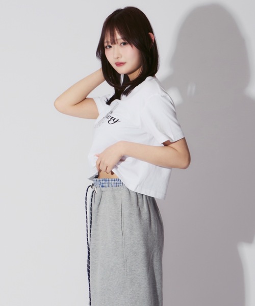ALLuRing ChaRm(アリュリングチャーム)の「Flower Short SS T-shirt / 花柄刺繍ショート丈ミニT チビT(Tシャツ/カットソー・レディース・ブラック/ホワイト・FREE)」の21枚目の写真