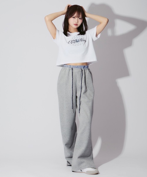 ALLuRing ChaRm(アリュリングチャーム)の「Flower Short SS T-shirt / 花柄刺繍ショート丈ミニT チビT(Tシャツ/カットソー・レディース・ブラック/ホワイト・FREE)」の17枚目の写真
