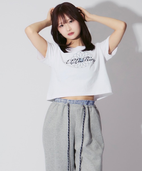 【安心発送】 SS Short セール】Flower T-shirt 花柄刺繍ショート丈ミニT（T / トップス