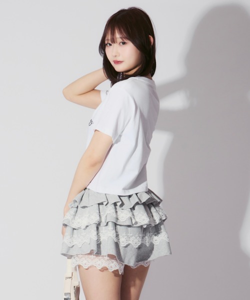 ALLuRing ChaRm(アリュリングチャーム)の「Flower Short SS T-shirt / 花柄刺繍ショート丈ミニT チビT(Tシャツ/カットソー・レディース・ブラック/ホワイト・FREE)」の14枚目の写真