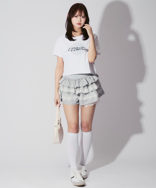 ALLuRing ChaRm(アリュリングチャーム)の「Flower Short SS T-shirt / 花柄刺繍ショート丈ミニT チビT(Tシャツ/カットソー・レディース・ブラック/ホワイト・FREE)」の9枚目の写真