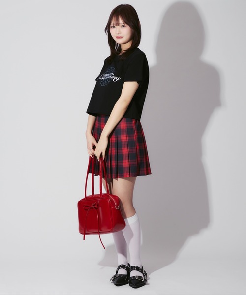 ALLuRing ChaRm(アリュリングチャーム)の「Flower Short SS T-shirt / 花柄刺繍ショート丈ミニT チビT(Tシャツ/カットソー・レディース・ブラック/ホワイト・FREE)」の6枚目の写真