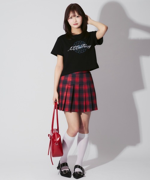 ALLuRing ChaRm(アリュリングチャーム)の「Flower Short SS T-shirt / 花柄刺繍ショート丈ミニT チビT(Tシャツ/カットソー・レディース・ブラック/ホワイト・FREE)」の5枚目の写真