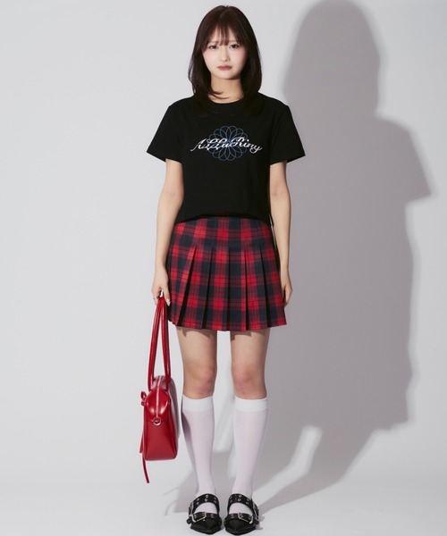 ALLuRing ChaRm(アリュリングチャーム)の「Flower Short SS T-shirt / 花柄刺繍ショート丈ミニT チビT(Tシャツ/カットソー・レディース・ブラック/ホワイト・FREE)」の3枚目の写真