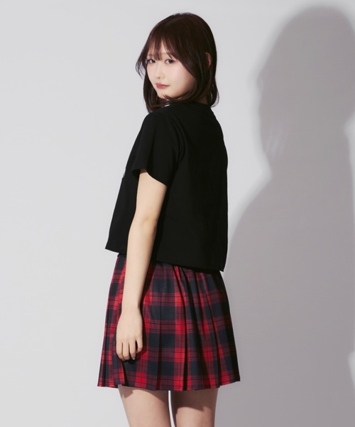ALLuRing ChaRm(アリュリングチャーム)の「Flower Short SS T-shirt / 花柄刺繍ショート丈ミニT チビT(Tシャツ/カットソー・レディース・ブラック/ホワイト・FREE)」の12枚目の写真