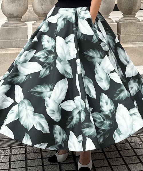 JENNE(ジェンヌ)の「リーフフレアスカート(スカート・レディース・ホワイト/ブラック・SMALL/MEDIUM/LARGE)」の7枚目の写真