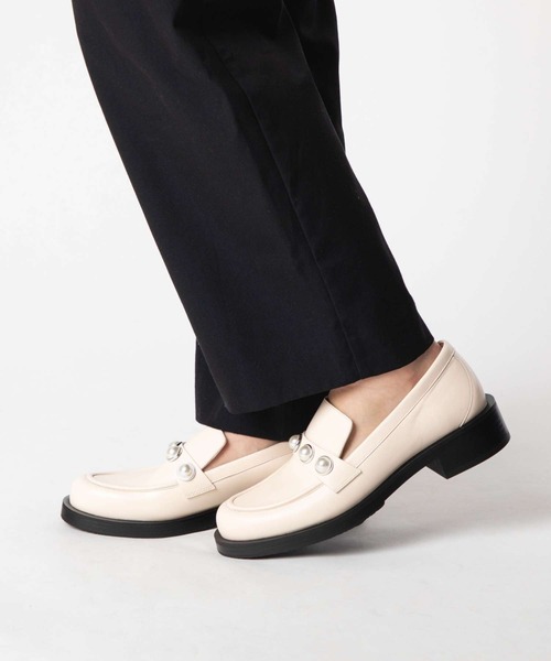 STUART WEITZMAN(スチュアートワイツマン)の「STUART WEITZMAN PORTIA BOLD LOAFER スチュアート・ワイツマン ポリータ ボールド ローファー(ローファー・レディース・ホワイト・37.5/36.5/37)」の4枚目の写真
