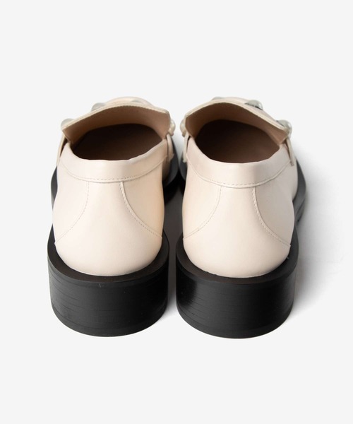 STUART WEITZMAN(スチュアートワイツマン)の「STUART WEITZMAN PORTIA BOLD LOAFER スチュアート・ワイツマン ポリータ ボールド ローファー(ローファー・レディース・ホワイト・37.5/36.5/37)」の9枚目の写真