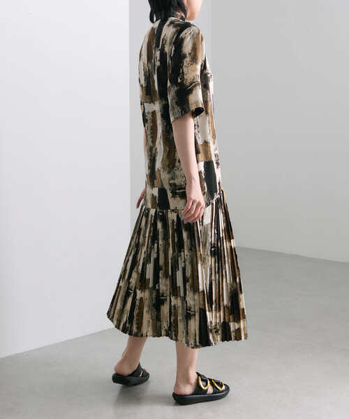 ear PAPILLONNER(イアパピヨネ)の「半袖斜めプリーツワンピース【SUM1 STYLE(スミスタイル)】(ワンピース・レディース・ホワイト/ブラック/ベージュ/オレンジ・FREE)」の13枚目の写真