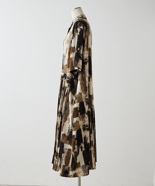 ear PAPILLONNER(イアパピヨネ)の「半袖斜めプリーツワンピース【SUM1 STYLE(スミスタイル)】(ワンピース・レディース・ホワイト/ブラック/ベージュ/オレンジ・FREE)」の17枚目の写真