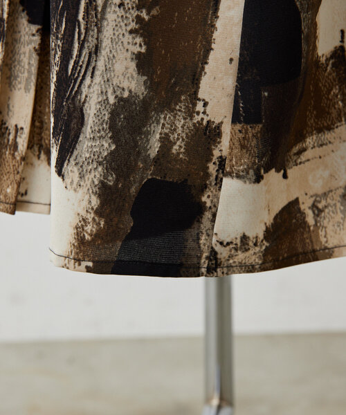 ear PAPILLONNER(イアパピヨネ)の「半袖斜めプリーツワンピース【SUM1 STYLE(スミスタイル)】(ワンピース・レディース・ホワイト/ブラック/ベージュ/オレンジ・FREE)」の22枚目の写真