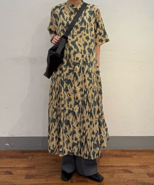 半袖斜めプリーツワンピース【SUM1 STYLE(スミスタイル