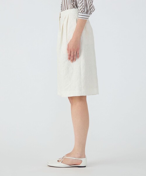 TOMORROWLAND collection（トゥモローランドコレクション）の「フラワージャカード 2タックキュロット（その他パンツ・レディース・ホワイト/ネイビー・36/34）」の5枚目の写真