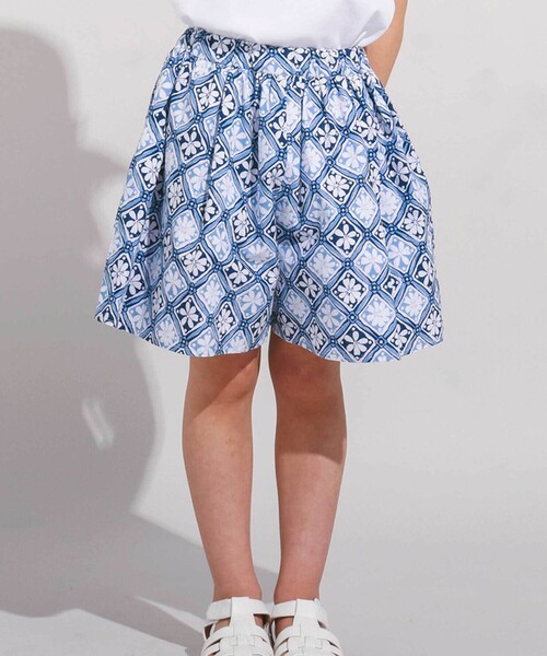 BeBe(ベベ)の「【お揃い】復刻アーカイブタイル柄フレアキュロットパンツ(90~150cm)(その他パンツ・キッズ・ブルー系その他・120cm/110cm/130cm/150cm/140cm)」の1枚目の写真