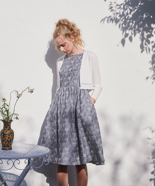 TOCCA(トッカ)の「FRILL BOLERO ボレロ(カーディガン/ボレロ・レディース・ブラック系/アイボリー系・MEDIUM/SMALL)」の4枚目の写真