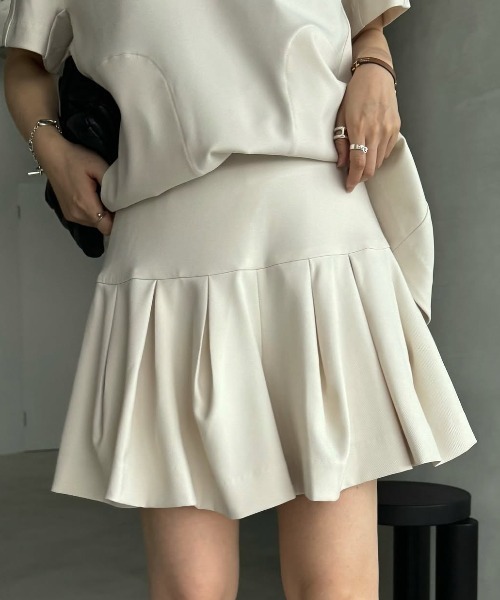 WILLFULLY（ウィルフリー）の「constructive tuck culottes S/PT（その他パンツ・レディース・ブラック/チャコールグレー/ベージュ系その他・FREE）」の3枚目の写真