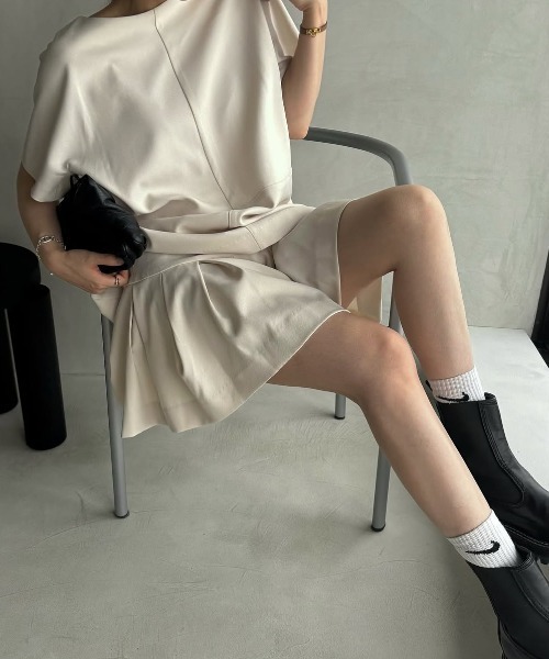 WILLFULLY（ウィルフリー）の「constructive tuck culottes S/PT（その他パンツ・レディース・ブラック/チャコールグレー/ベージュ系その他・FREE）」の7枚目の写真