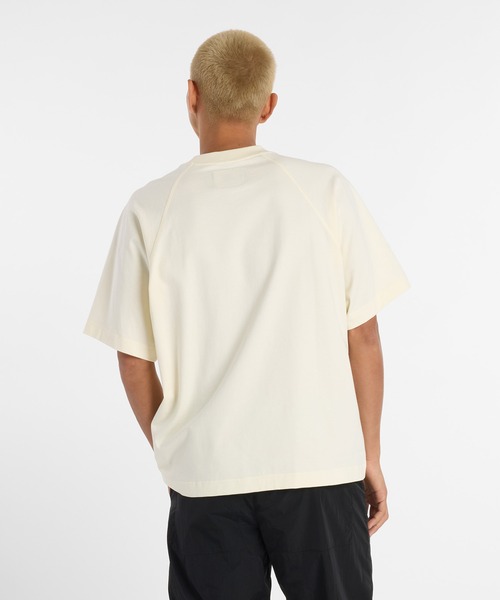 NEW BALANCE(ニューバランス)の「NB Grey ロゴ Tシャツ(Tシャツ/カットソー・メンズ・アイボリー/ダークグレー・XX-LARGE/X-LARGE/LARGE/MEDIUM/SMALL)」の15枚目の写真