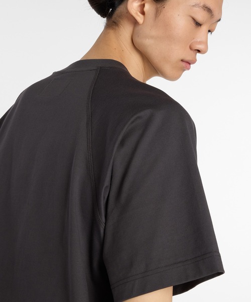 NEW BALANCE(ニューバランス)の「NB Grey ロゴ Tシャツ(Tシャツ/カットソー・メンズ・アイボリー/ダークグレー・XX-LARGE/X-LARGE/LARGE/MEDIUM/SMALL)」の12枚目の写真