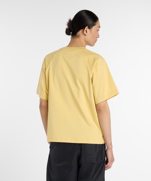 NEW BALANCE(ニューバランス)の「NB Grey ロゴ Tシャツ(Tシャツ/カットソー・メンズ・アイボリー/ダークグレー・XX-LARGE/X-LARGE/LARGE/MEDIUM/SMALL)」の4枚目の写真