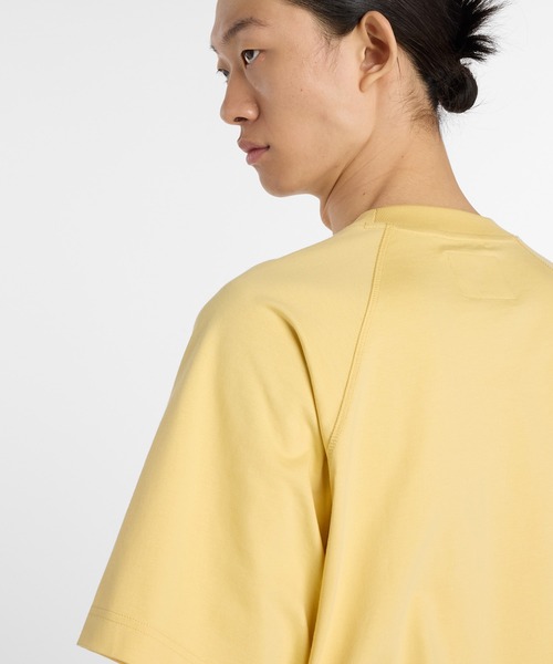 NEW BALANCE(ニューバランス)の「NB Grey ロゴ Tシャツ(Tシャツ/カットソー・メンズ・アイボリー/ダークグレー・XX-LARGE/X-LARGE/LARGE/MEDIUM/SMALL)」の6枚目の写真