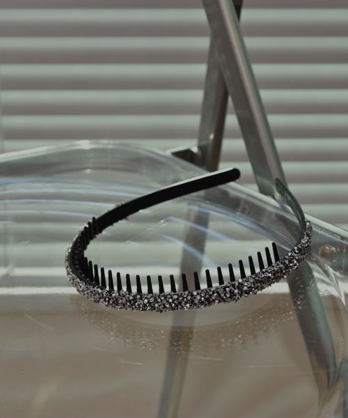 VIBGYOR Women（ヴィブジョー　ウィメン）の「【resonance】キラキラ ラインストーン コームカチューシャ【オケージョン】（カチューシャ・レディース・グレー系/ブラック系/ブルー系/シルバー系・FREE）」の4枚目の写真