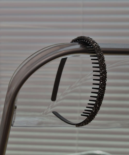 VIBGYOR Women（ヴィブジョー　ウィメン）の「【resonance】キラキラ ラインストーン コームカチューシャ【オケージョン】（カチューシャ・レディース・グレー系/ブラック系/ブルー系/シルバー系・FREE）」の13枚目の写真