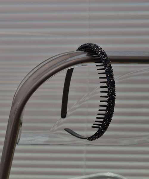 VIBGYOR Women（ヴィブジョー　ウィメン）の「【resonance】キラキラ ラインストーン コームカチューシャ【オケージョン】（カチューシャ・レディース・グレー系/ブラック系/ブルー系/シルバー系・FREE）」の12枚目の写真