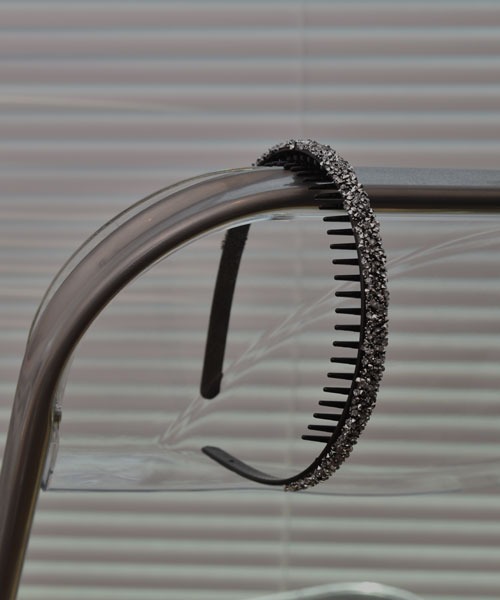 VIBGYOR Women（ヴィブジョー　ウィメン）の「【resonance】キラキラ ラインストーン コームカチューシャ【オケージョン】（カチューシャ・レディース・グレー系/ブラック系/ブルー系/シルバー系・FREE）」の11枚目の写真
