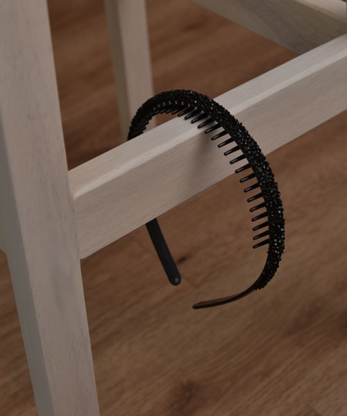 VIBGYOR Women（ヴィブジョー　ウィメン）の「【resonance】キラキラ ラインストーン コームカチューシャ【オケージョン】（カチューシャ・レディース・グレー系/ブラック系/ブルー系/シルバー系・FREE）」の10枚目の写真