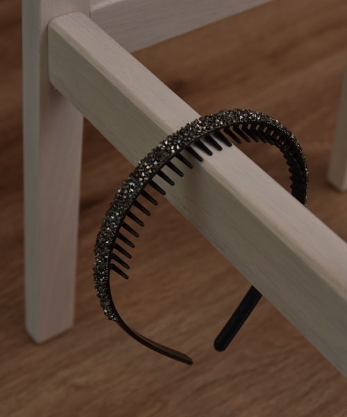 VIBGYOR Women（ヴィブジョー　ウィメン）の「【resonance】キラキラ ラインストーン コームカチューシャ【オケージョン】（カチューシャ・レディース・グレー系/ブラック系/ブルー系/シルバー系・FREE）」の9枚目の写真