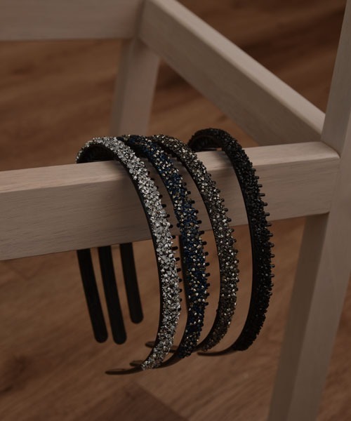 VIBGYOR Women（ヴィブジョー　ウィメン）の「【resonance】キラキラ ラインストーン コームカチューシャ【オケージョン】（カチューシャ・レディース・グレー系/ブラック系/ブルー系/シルバー系・FREE）」の6枚目の写真