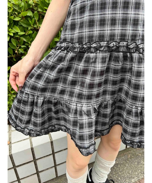 WC(ダブル シー)の「《2way》フリル切替チェックキャミワンピース(ワンピース・レディース・ワインレッド/ブラウン/ブラック・FREE)」の6枚目の写真