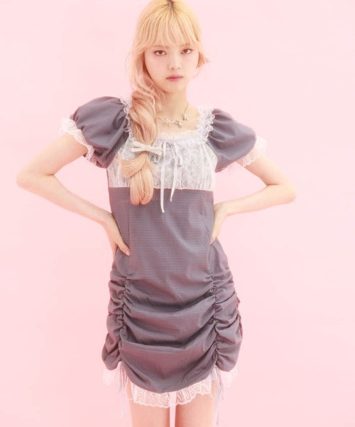 FickleBebe（フィクルベベ）の「シャーリングレースサテンワンピース（ワンピース・レディース・グレー/ブラック・0/1）」の3枚目の写真