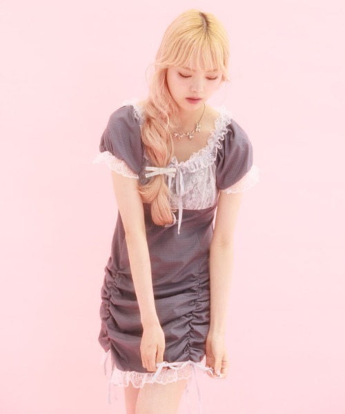 FickleBebe（フィクルベベ）の「シャーリングレースサテンワンピース（ワンピース・レディース・グレー/ブラック・0/1）」の5枚目の写真