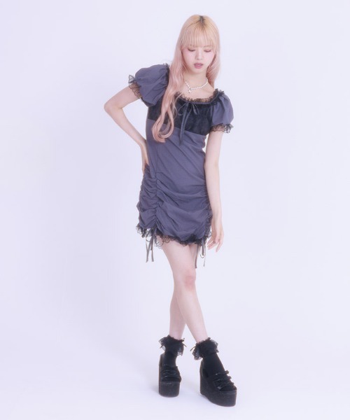 FickleBebe（フィクルベベ）の「シャーリングレースサテンワンピース（ワンピース・レディース・グレー/ブラック・0/1）」の8枚目の写真