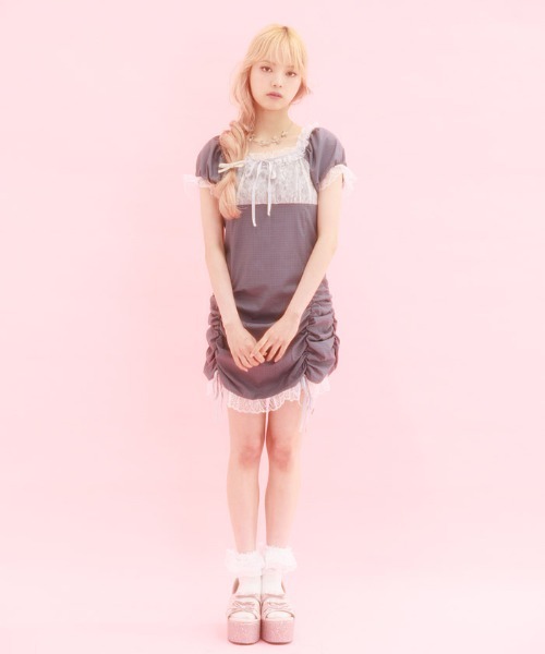 FickleBebe（フィクルベベ）の「シャーリングレースサテンワンピース（ワンピース・レディース・グレー/ブラック・0/1）」の10枚目の写真