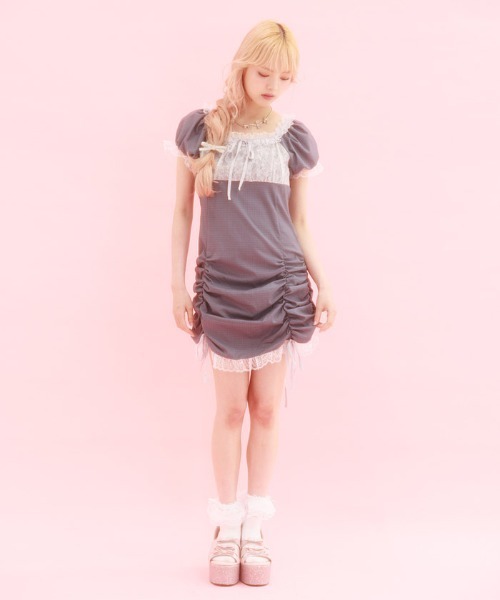 FickleBebe（フィクルベベ）の「シャーリングレースサテンワンピース（ワンピース・レディース・グレー/ブラック・0/1）」の11枚目の写真