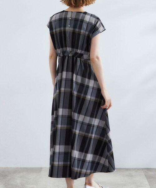 grove(グローブ)の「秋を先取り!ビッグチェック フィット&フレアワンピース(ワンピース・レディース・ダークブラウン系1/ブルー系その他3・01/05/04/03/02)」の13枚目の写真