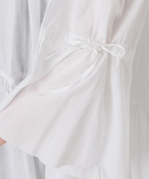 JOURNAL STANDARD(ジャーナルスタンダード)の「ピンタックフリルブラウス(シャツ/ブラウス・レディース・ブラック/ホワイト・FREE)」の4枚目の写真