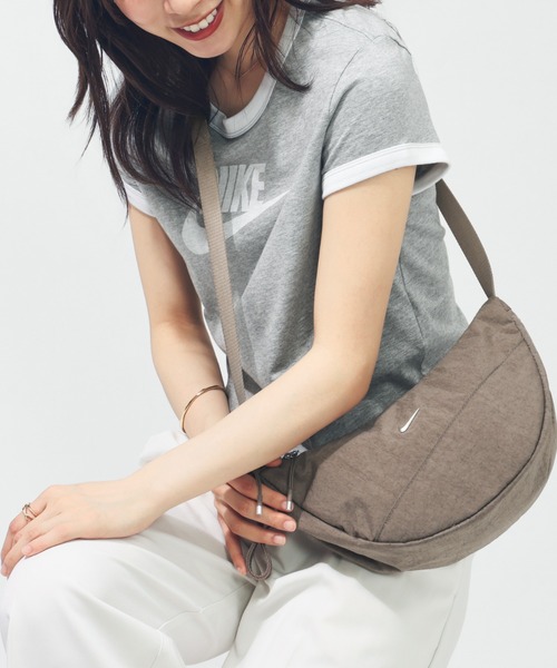 NIKE（ナイキ）の「ナイキ  NSW リンガー VNTG RU S/S NIKE（Tシャツ/カットソー・レディース・ホワイト×ブラック/グレー・M/L）」の2枚目の写真
