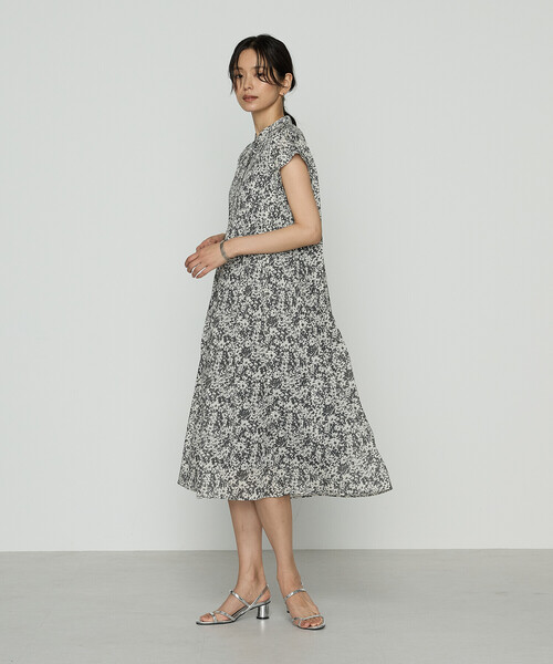 K.T KIYOKO TAKASE（キヨコタカセ）の「キュプラコットンフラワープリント ドレス（ワンピース・レディース・ネイビー/チャコール・9号/7号）」の3枚目の写真