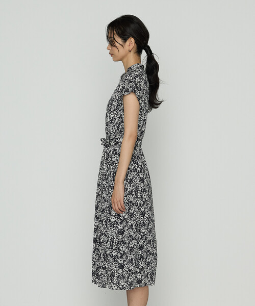 K.T KIYOKO TAKASE（キヨコタカセ）の「キュプラコットンフラワープリント ドレス（ワンピース・レディース・ネイビー/チャコール・9号/7号）」の12枚目の写真