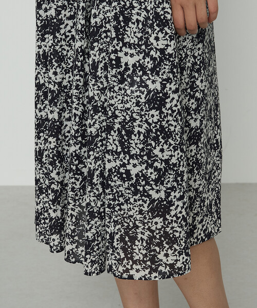 K.T KIYOKO TAKASE（キヨコタカセ）の「キュプラコットンフラワープリント ドレス（ワンピース・レディース・ネイビー/チャコール・9号/7号）」の16枚目の写真