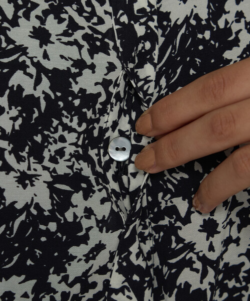 K.T KIYOKO TAKASE（キヨコタカセ）の「キュプラコットンフラワープリント ドレス（ワンピース・レディース・ネイビー/チャコール・9号/7号）」の17枚目の写真